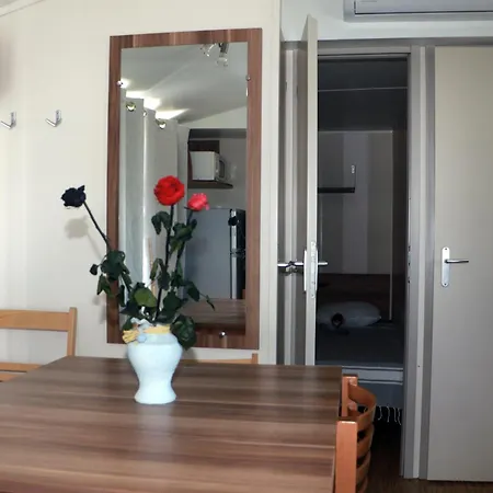 Mobilhome «aux Portes Du Soleil» Campsite *